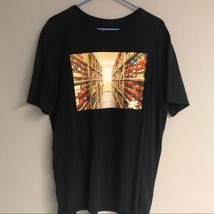 Nike Shoe Shelf Men’s Tee Size XL